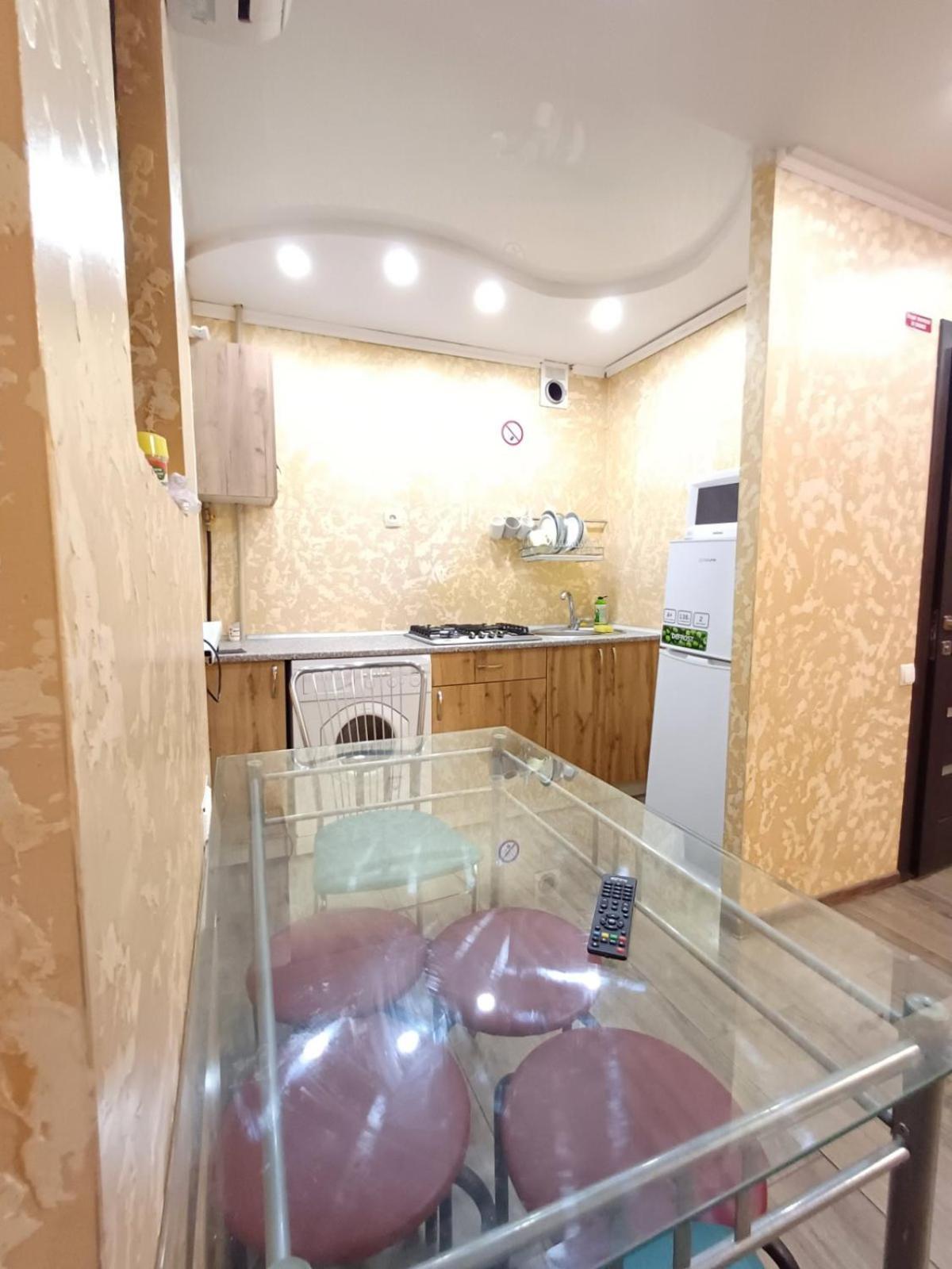 Большая 3 Комнатная Квартира Cherkasy Luaran gambar